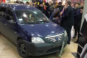 Правоохранители решили, что харьковчанин не нанес "Каравану" существенных повреждений