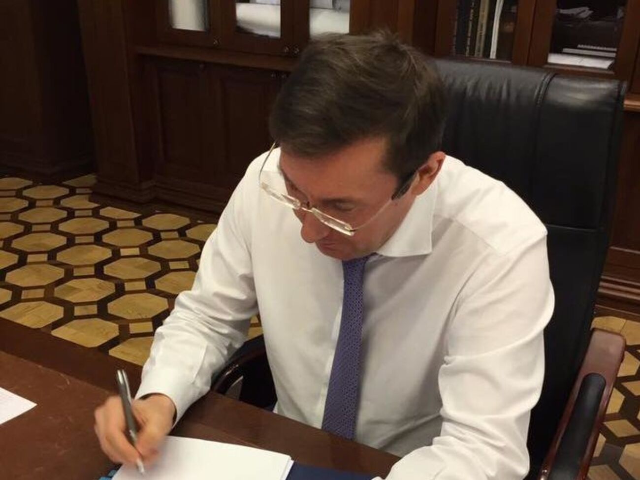 Луценко:&nbsp;А кто разрешил операцию иностранной спецслужбы на территории Украины?