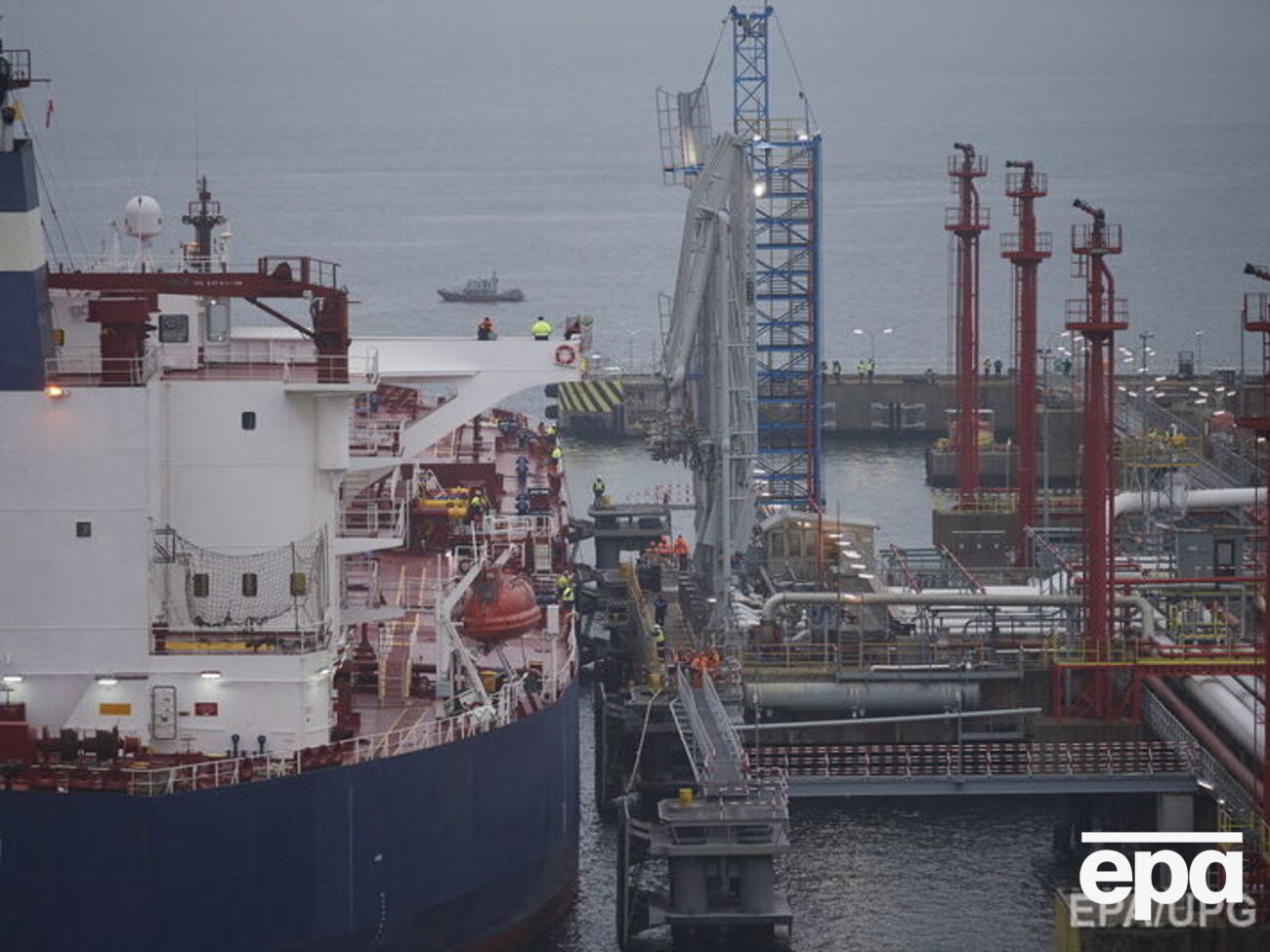 Танкеры РФ поставляли топливо Северной Корее&nbsp;&ndash; Reuters