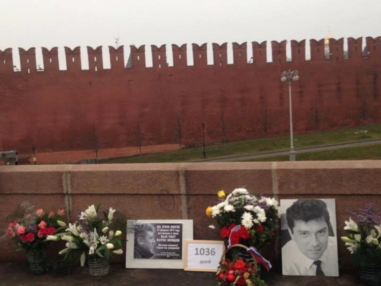 У Москві розгромили меморіал Нємцову