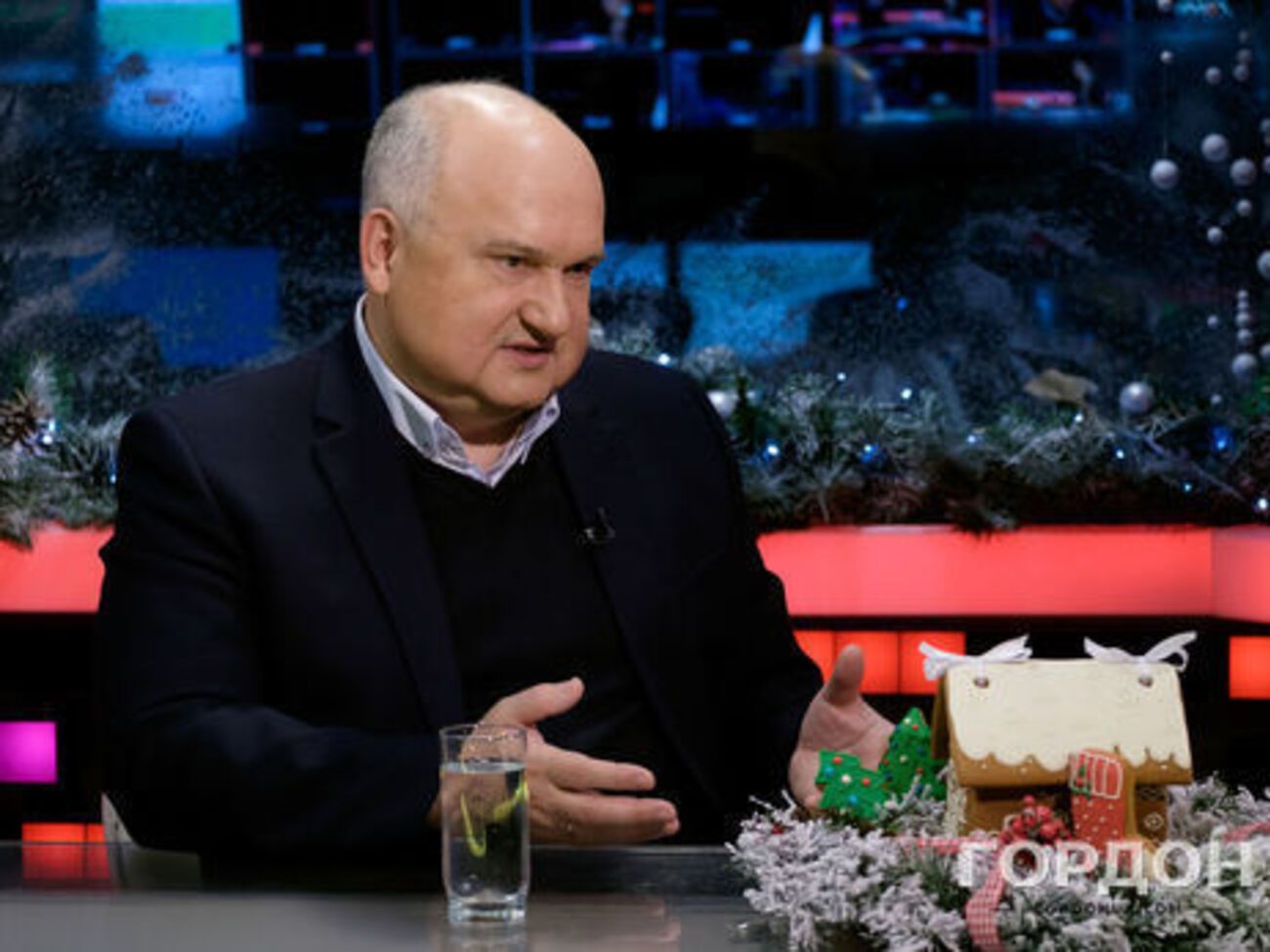 Смешко: Пропаганда сейчас работает. Но в XXI веке это очень угрожающий путь