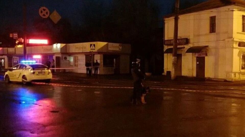 За попередньою інформацією, у будинку перебувають 11 осіб
