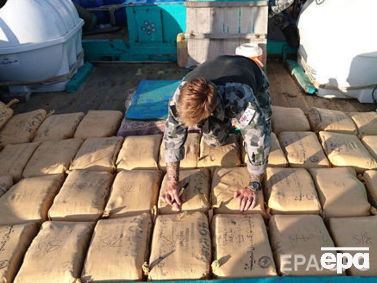 В Аравийском море задержали крупную партию гашиша