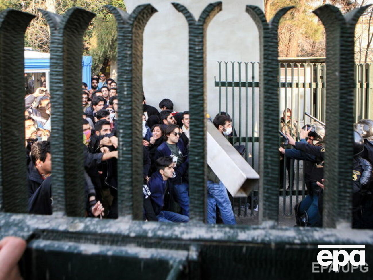 <div class="document-lead" data-gtm-vis-recent-on-screen-6970010_263="2935" data-gtm-vis-first-on-screen-6970010_263="2935" data-gtm-vis-total-visible-time-6970010_263="100" data-gtm-vis-has-fired-6970010_263="1">
<p>Администраторы Telegram заблокировали