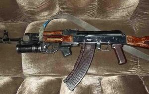 У підозрюваних виявили автоматичну зброю