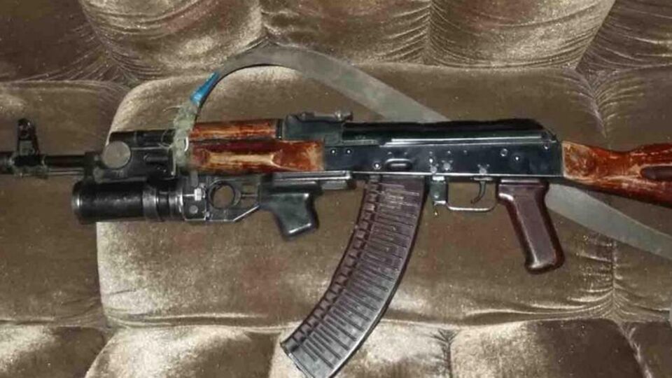 У підозрюваних виявили автоматичну зброю