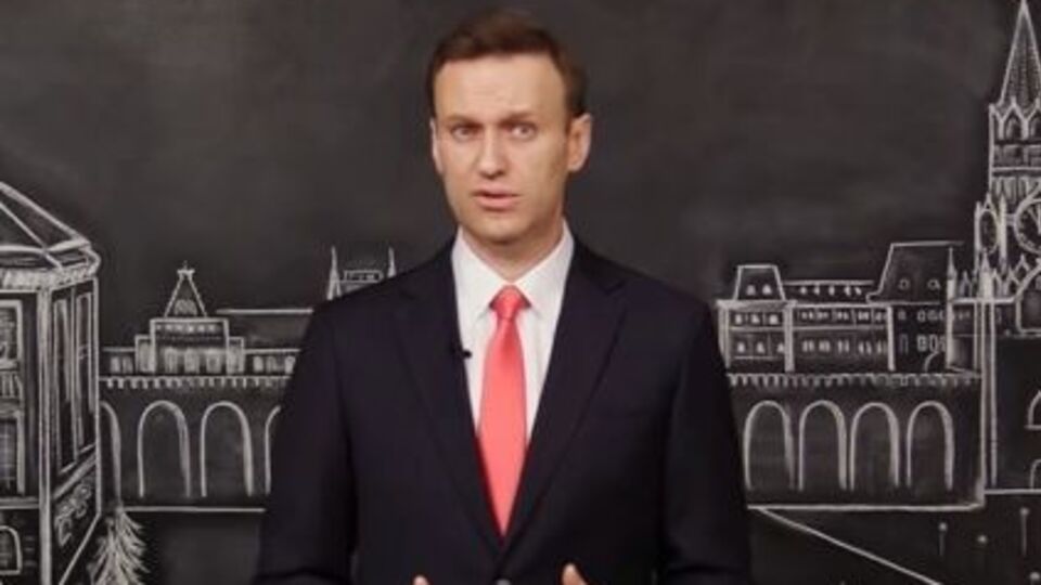 За спиною Навального намальований Кремль
