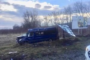 Восемь человек пострадало в ДТП с пассажирским микроавтобусом во Львовской области