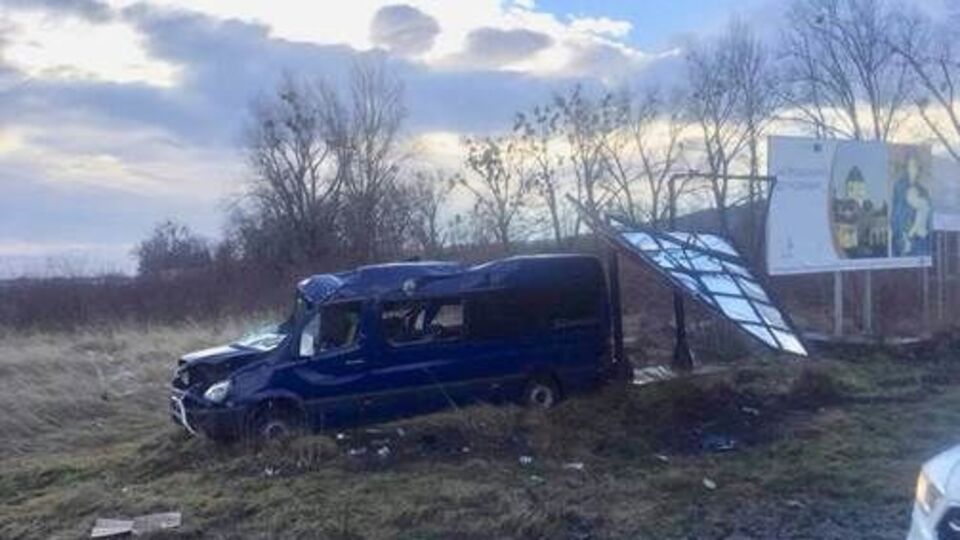 Восемь человек пострадало в ДТП с пассажирским микроавтобусом во Львовской области