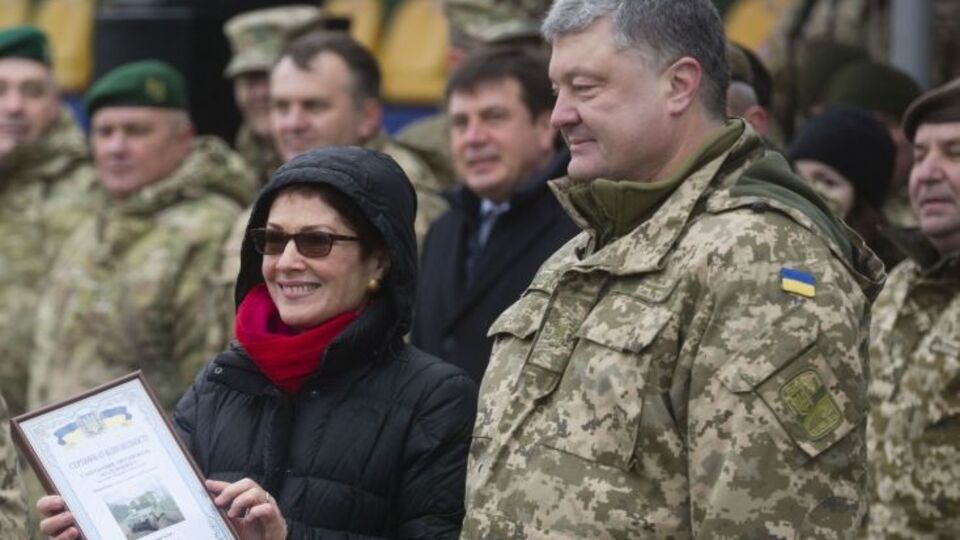 Порошенко за год наградил 5912 человек