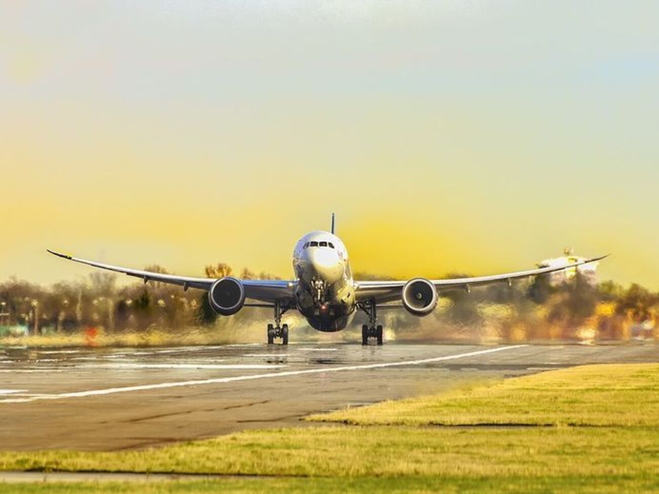 В РФ эвакуировали аэропорты