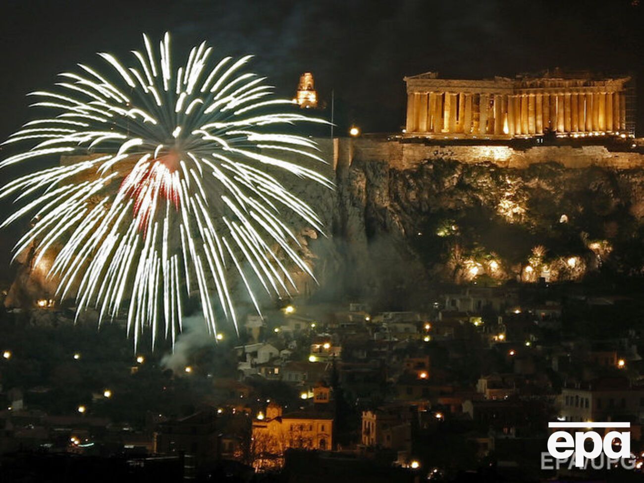 Жители Земли встречают Новый год. Фоторепортаж