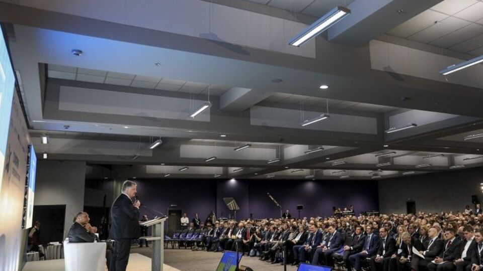 По мнению Порошенко, бизнес должен больше платить работникам