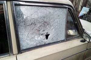 Пуля попала в автомобиль, когда водитель ставил его в гараж