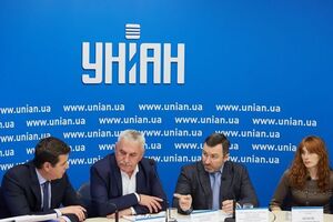 На прес-конференції депутати розповіли, що держава три роки поспіль відсуває на другий план піддтримку молодих сімей