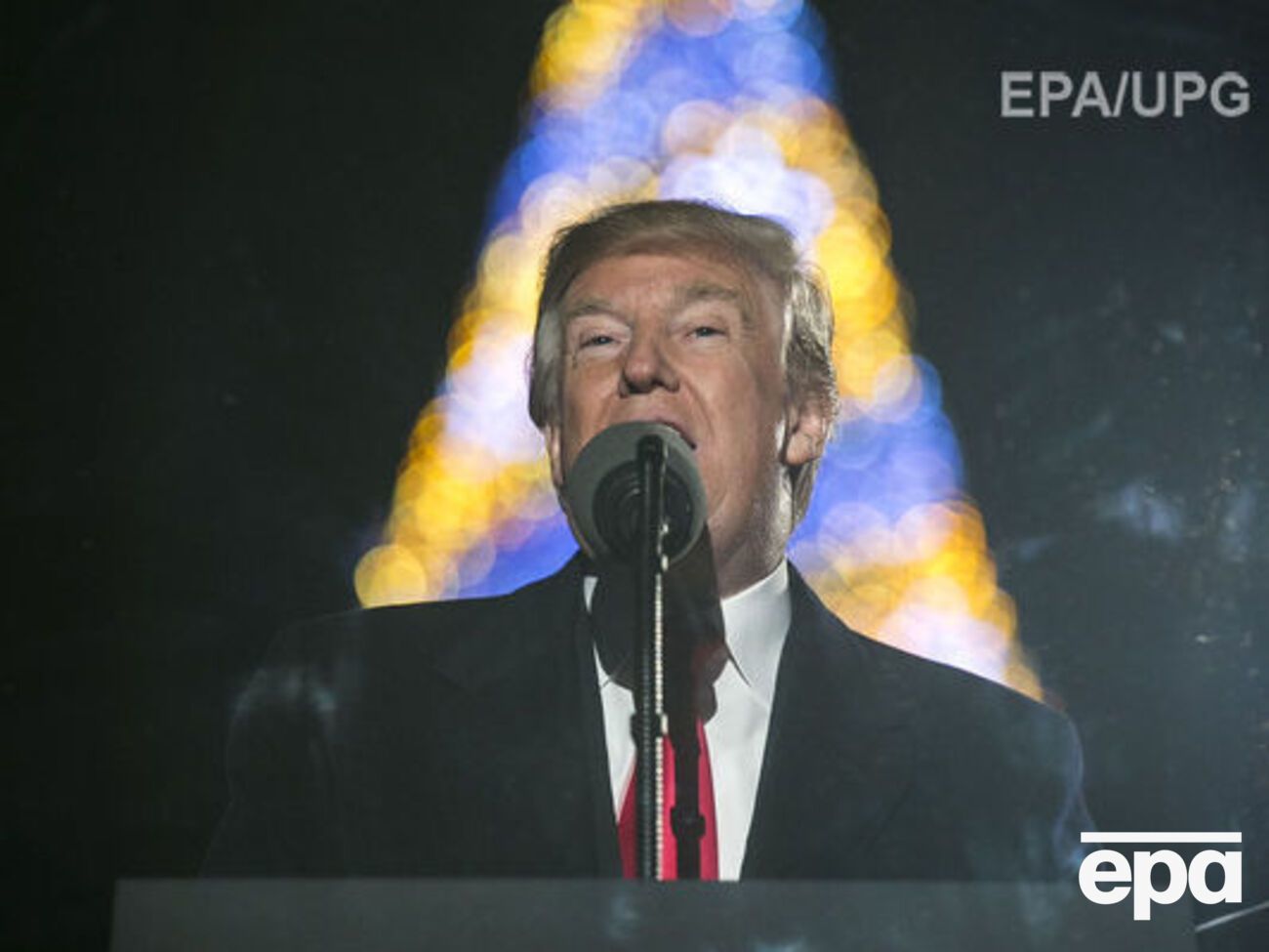 27 січня 2017 року Трамп підписав указ, що вводив "екстремально жорсткі заходи перевірки" людей, які прибувають до країни