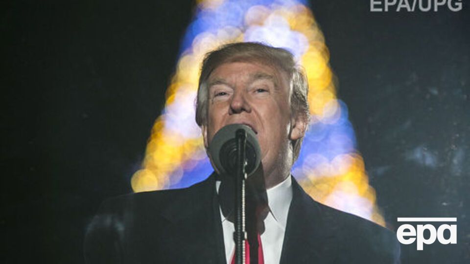 27 січня 2017 року Трамп підписав указ, що вводив "екстремально жорсткі заходи перевірки" людей, які прибувають до країни