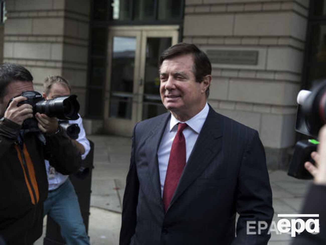 Манафорт перебуває під домашнім арештом