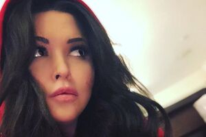 Дубцова: В зеркале маминых глаз печальных вашей любви отражение – я. Пусть этот день, столько лет прощальный, будет лишь днем рождения!