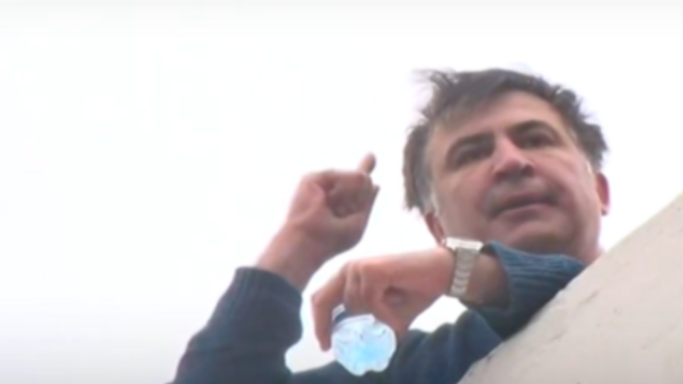 Саакашвілі закликав своїх прибічників зібратися біля його будинку