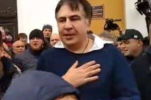 Активисты блокировали автобус с Саакашвили