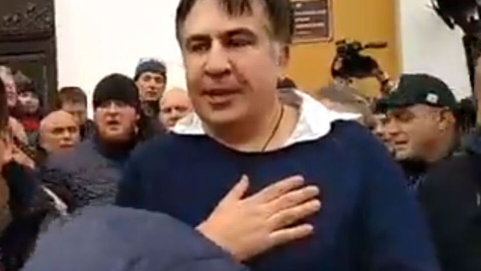Активісти блокували автобус із Саакашвілі