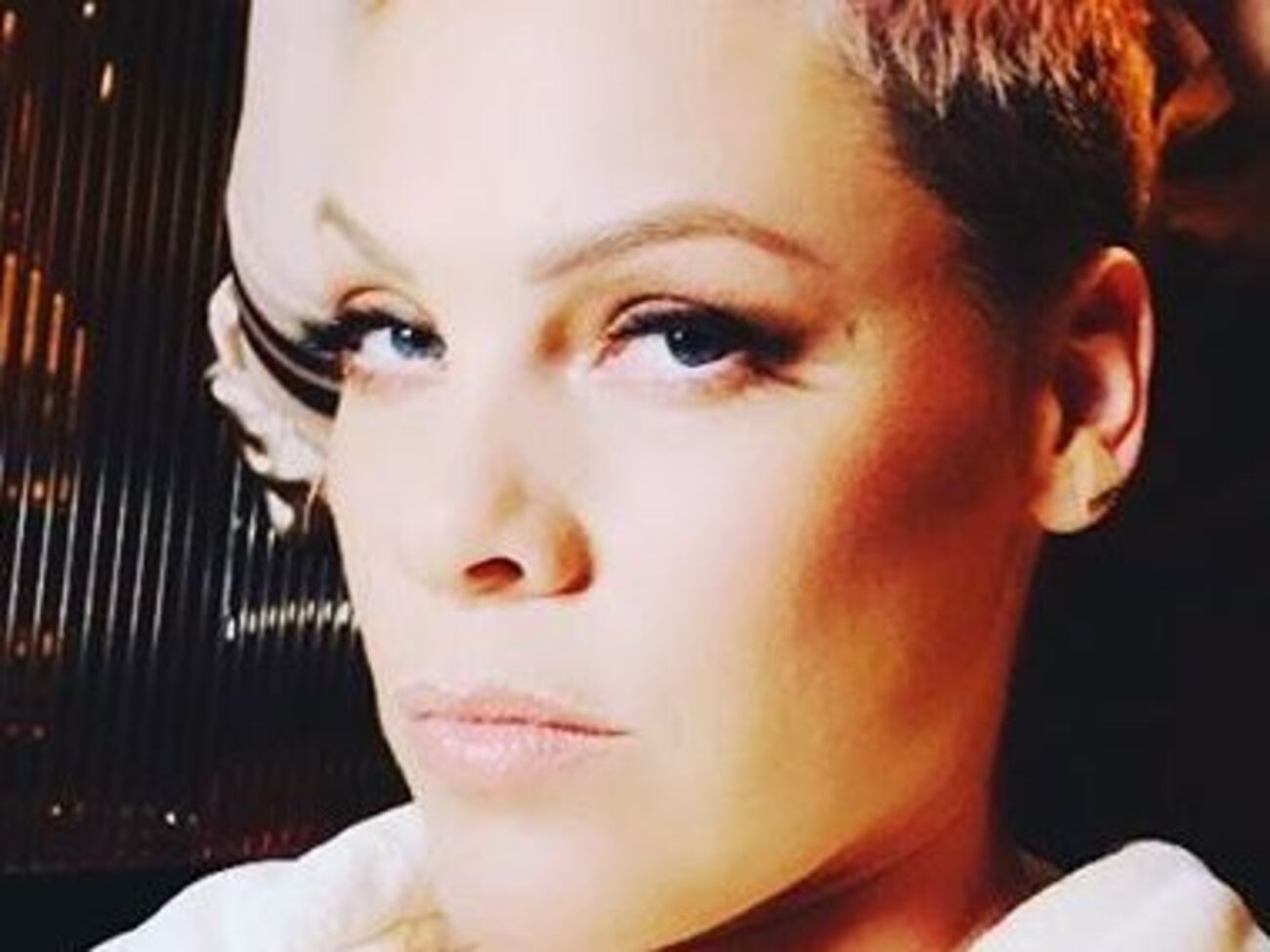 Pink позувала для фото з фанаткою