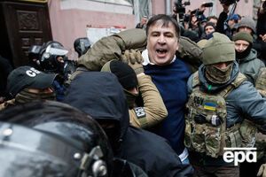 Активисты освободили Саакашвили из автомобиля СБУ