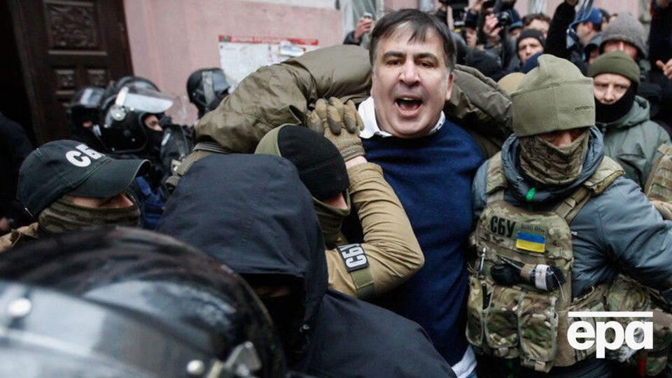Активісти звільнили Саакашвілі з автомобіля СБУ