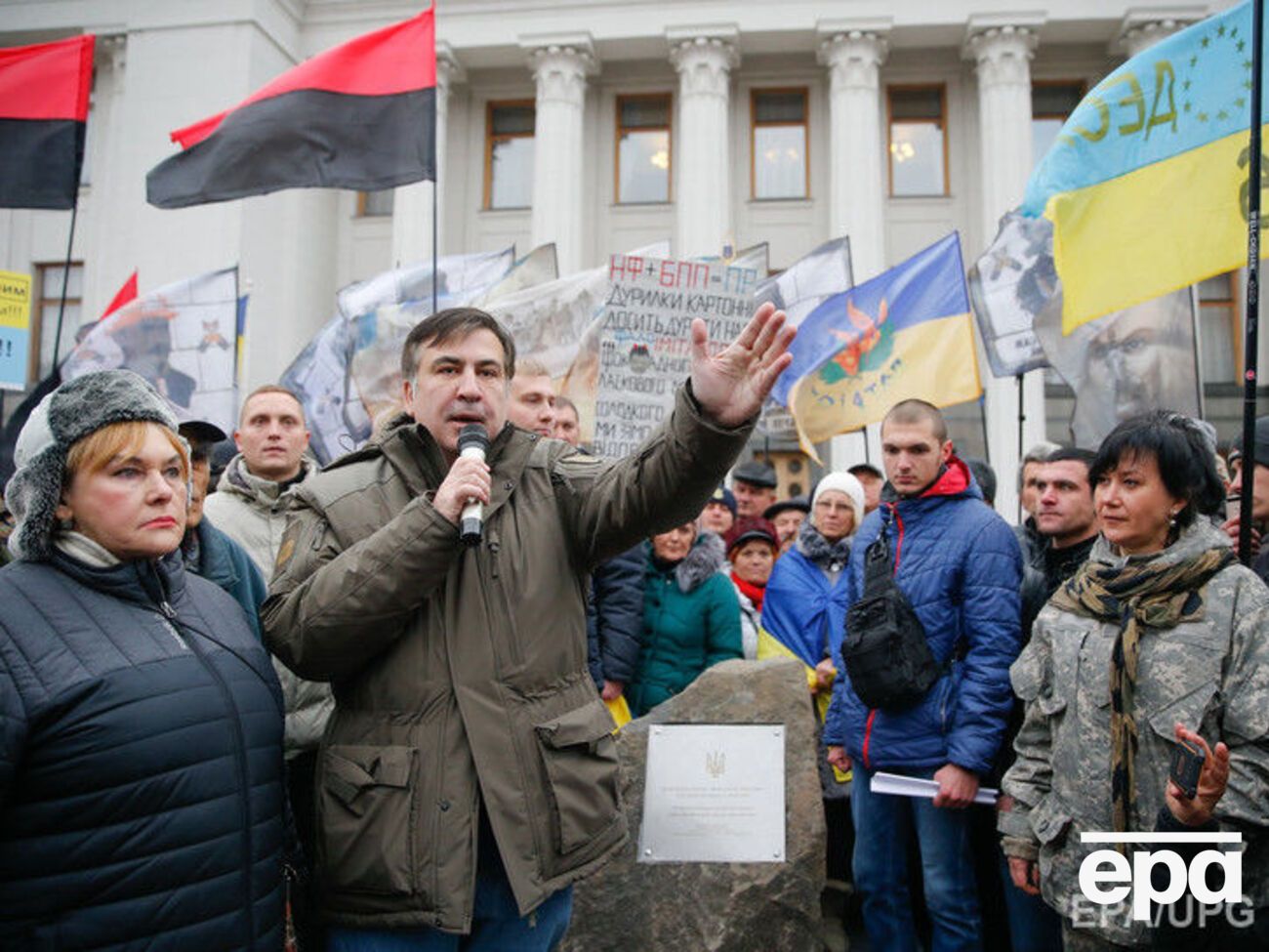Саакашвілі затримали 5 грудня й помістили в авто СБУ, однак активісти звільнили політика