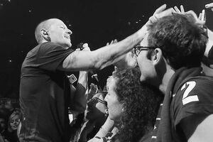 В ролике показали Беннингтона незадолго до смерти