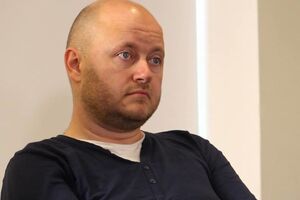 У першому акті Міхо-колобок від бабусі-прикордонниці втік. У другому – від дідуся в особі СБУ, МВС і Генпрокуратури