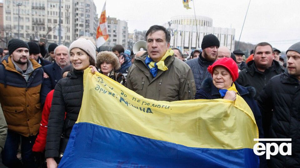 Саакашвілі (у центрі) звільнили активісти