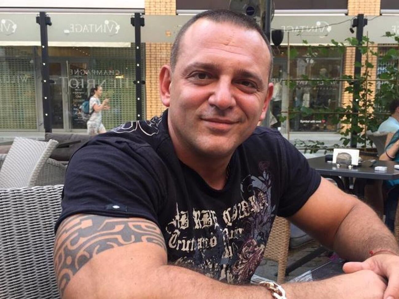 Корсиканське чудовисько втекло з автобуса. Лови його тепер знову на даху, у нього там гніздо