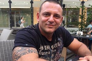 Корсиканське чудовисько втекло з автобуса. Лови його тепер знову на даху, у нього там гніздо
