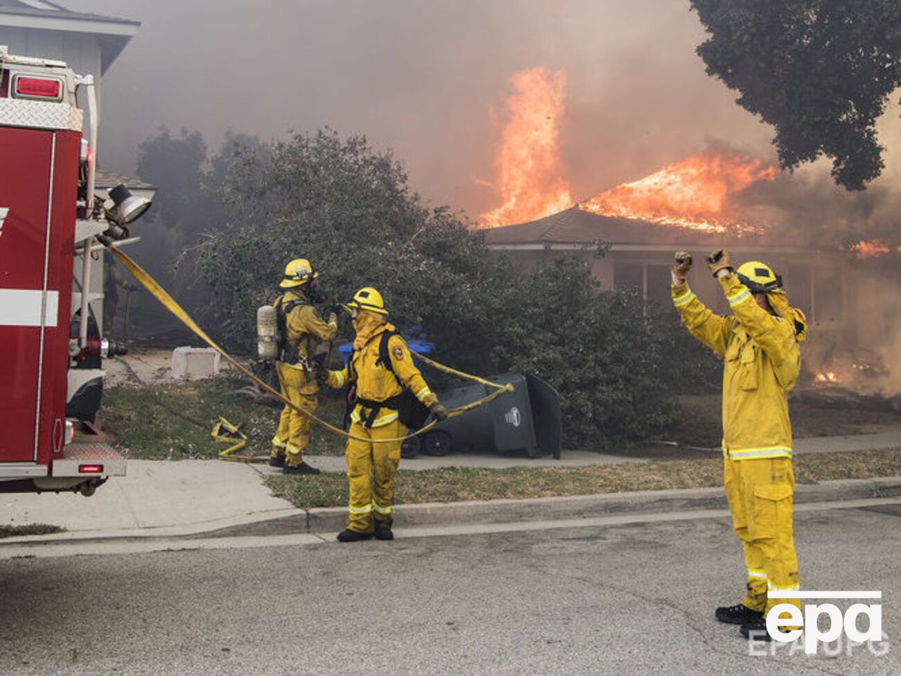 Пострадали трое пожарных