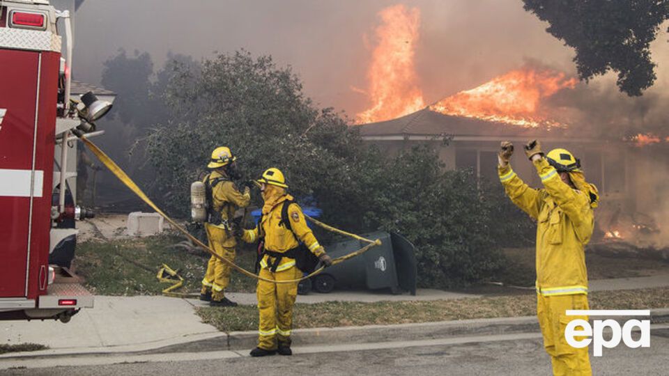 Пострадали трое пожарных