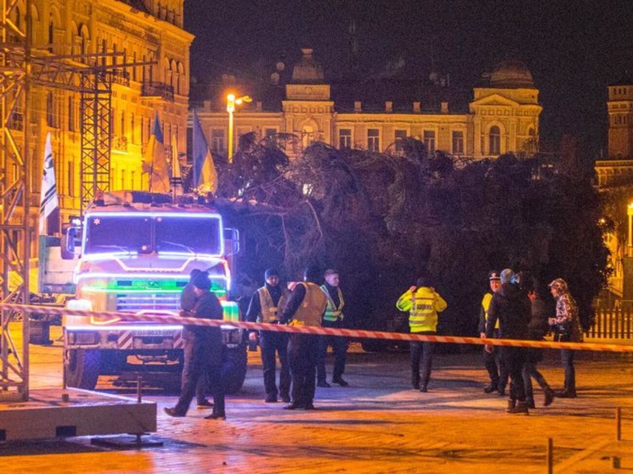 Головну ялинку України зрізали в Івано-Франківській області 2 грудня