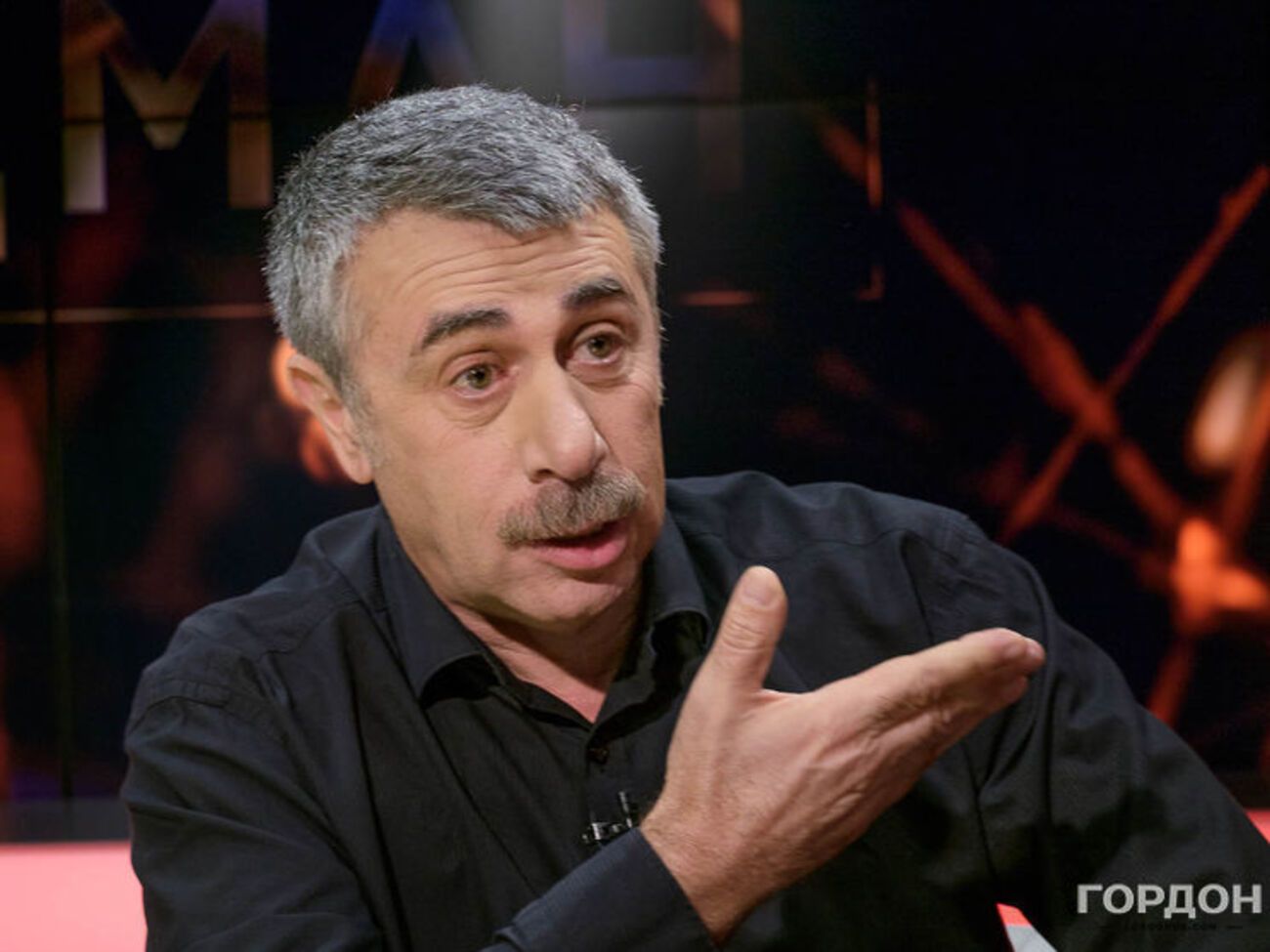 Комаровский: Люди, которые еще в состоянии трепыхаться, массово выезжают