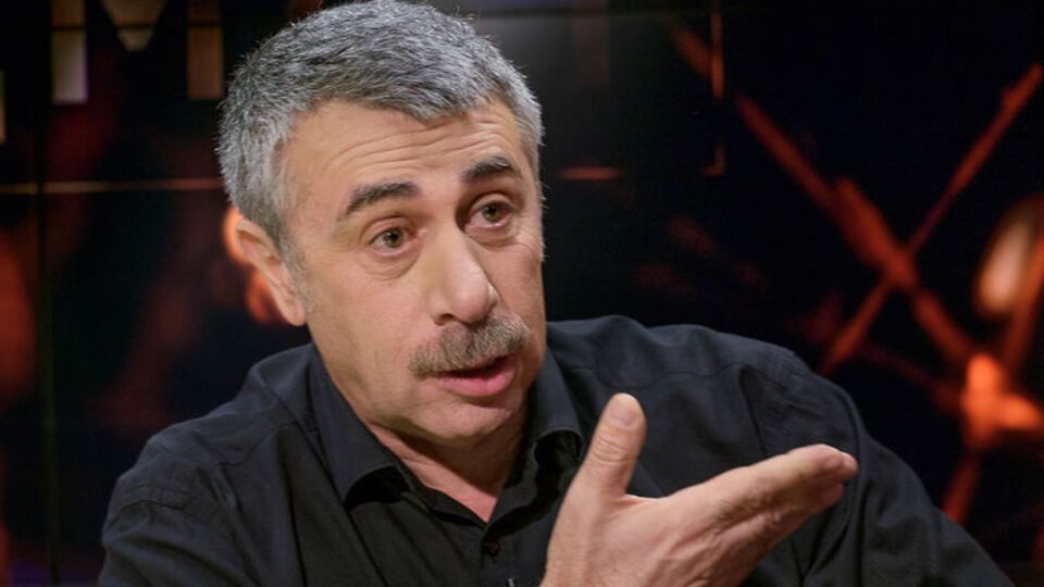 Комаровський: Люди, які ще у стані тріпотітися, масово виїжджають