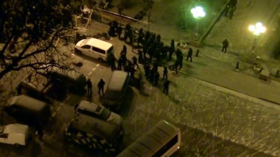 Утром силовики проводили операцию в лагере протестующих