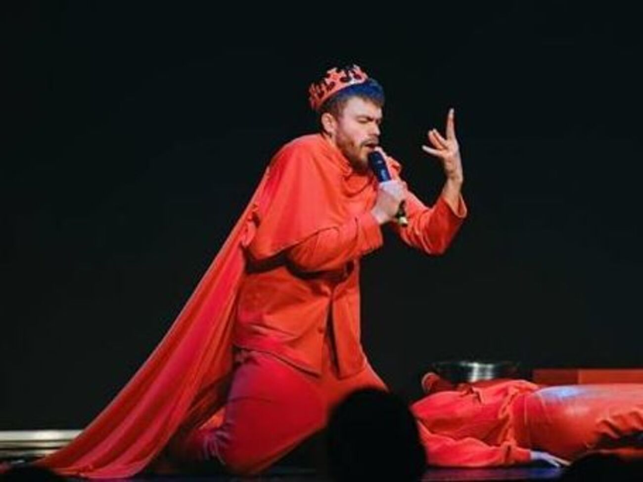 Театр "Мізантроп" презентував гротескний спектакль про ХХ століття