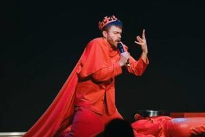 Театр "Мизантроп" представил гротескный спектакль о ХХ веке