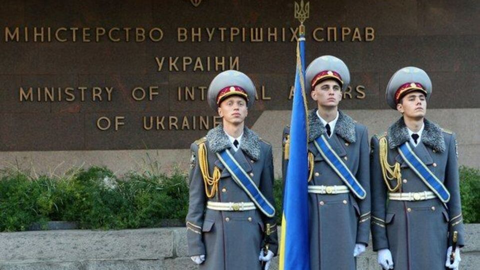 Слідству допомагала особа з МВС