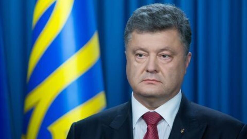Порошенко призвал почтить память погибших украинских бойцов минутой молчания