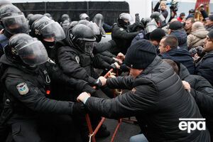 Уранці 6 грудня під Верховною Радою сталися сутички