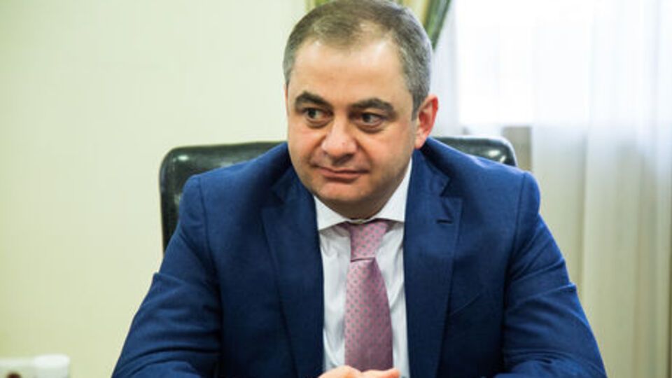Углаву призначено на посаду у квітні 2015 року