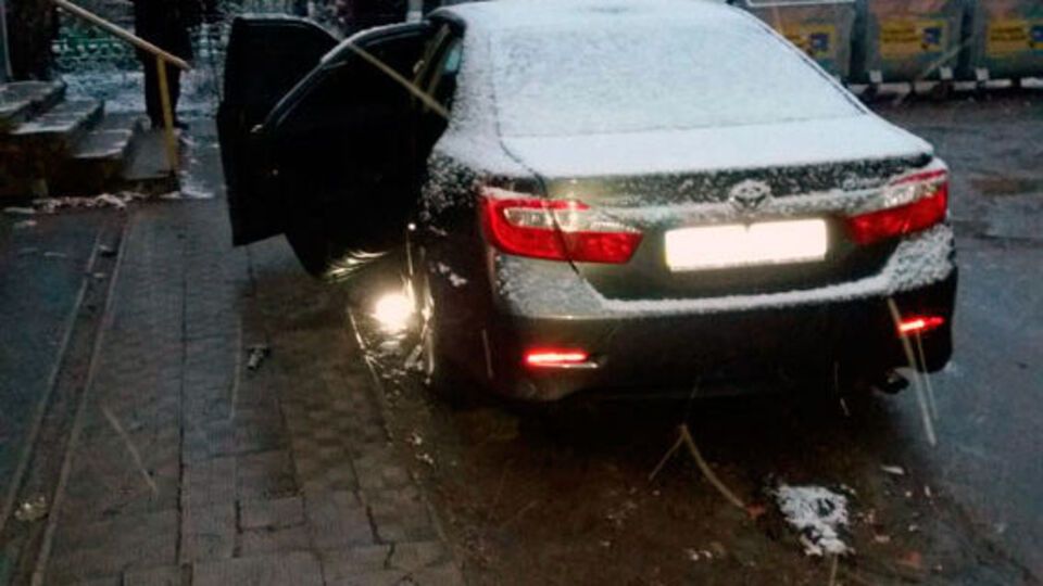 Под колесо неслужебного автомобиля была заложена граната РГД-5