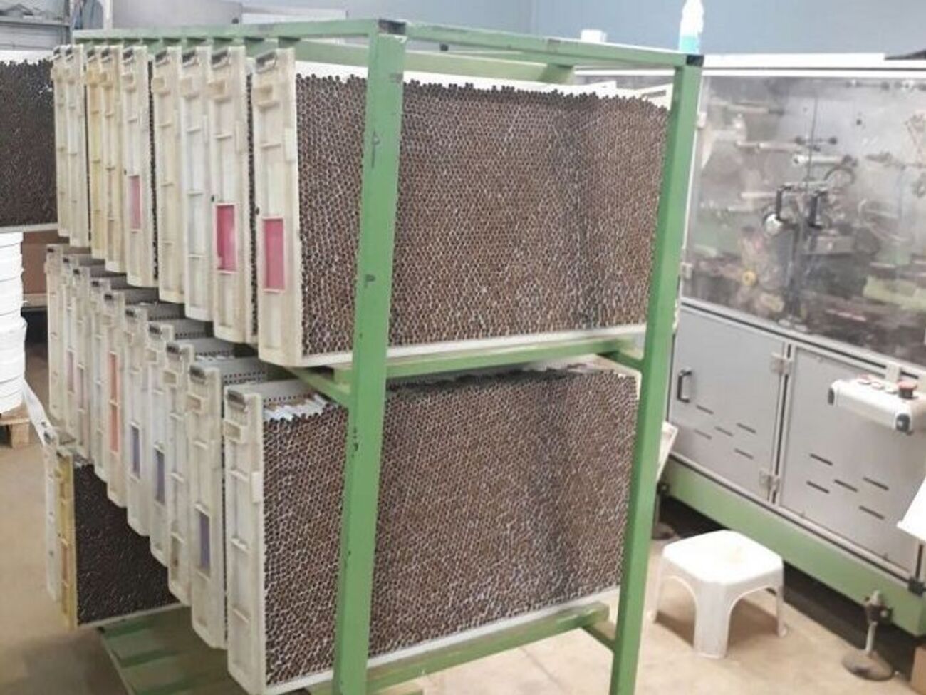 На підпільній сигаретній фабриці працювали громадяни України