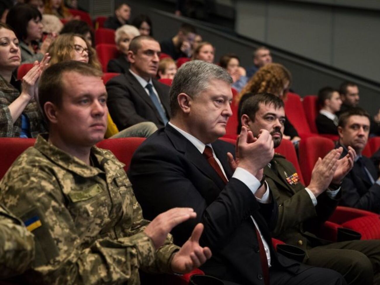 Порошенко посетил премьеру фильма "Киборги"